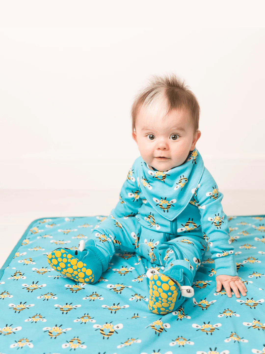 Buzzy Bee Blanket - Image 3